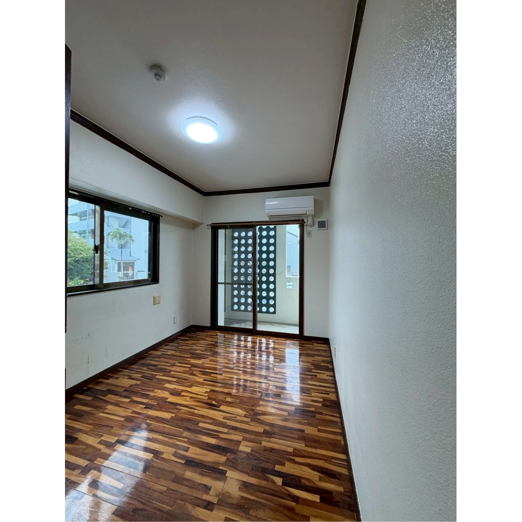 Beautiful wood work apt. in the convenient location!画像