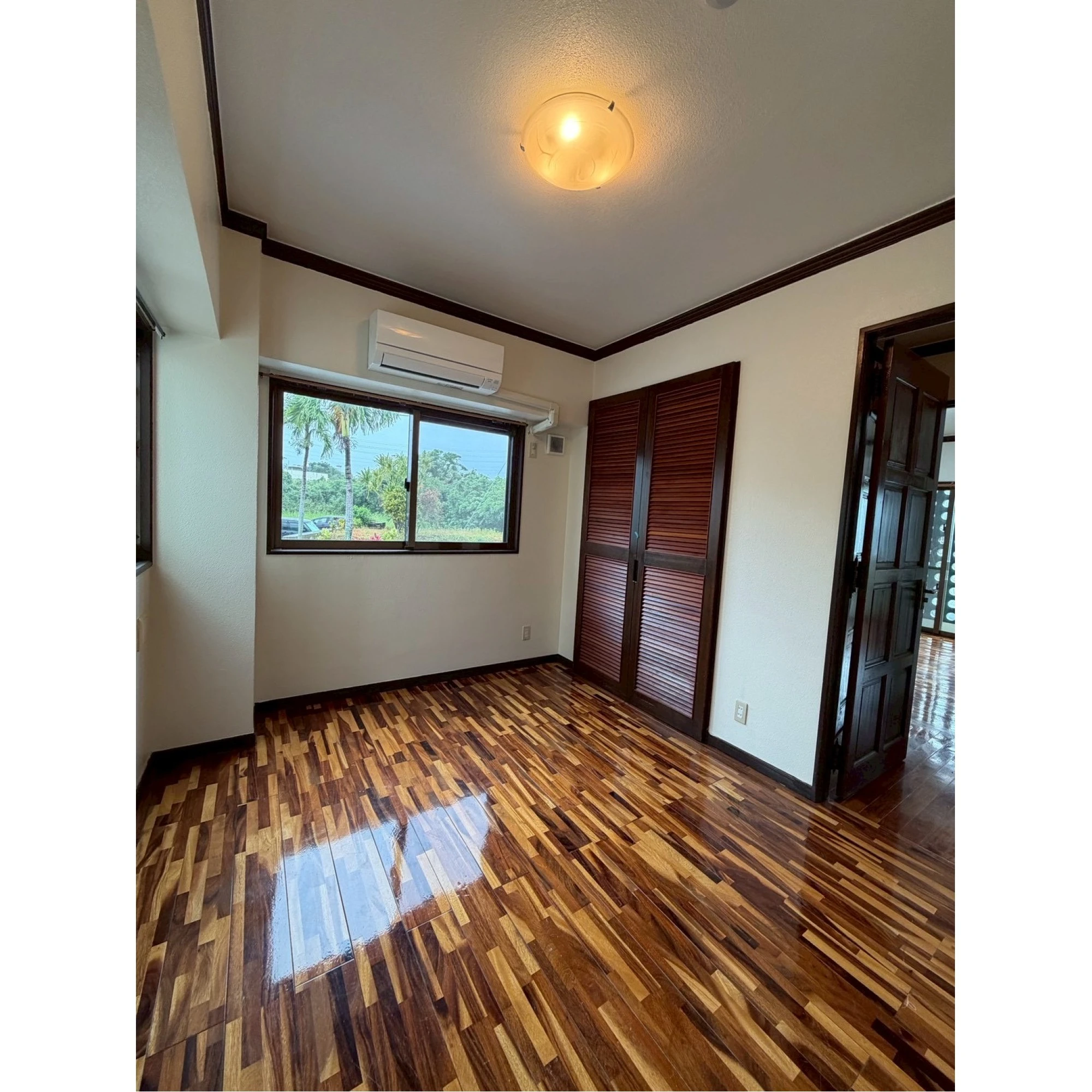 Beautiful wood work apt. in the convenient location!画像