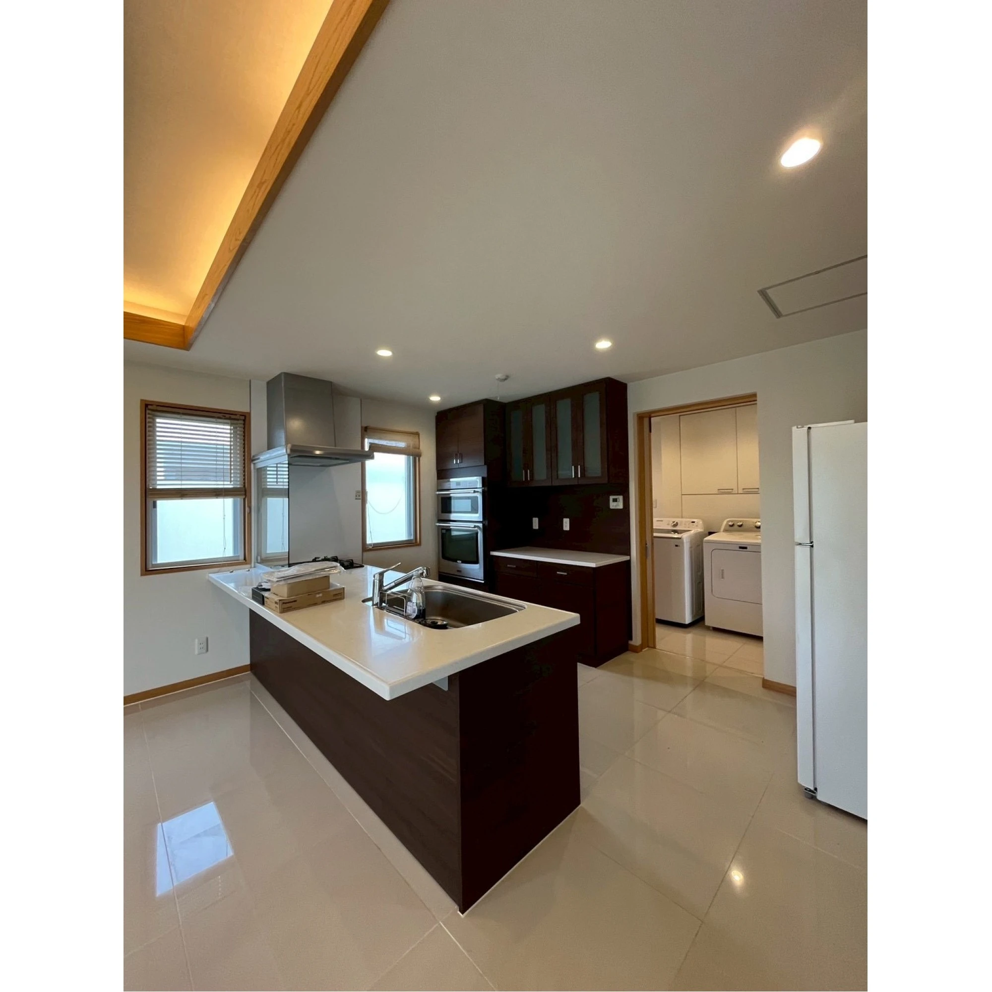 Big 3 berooms single house with carport is available now!!!画像