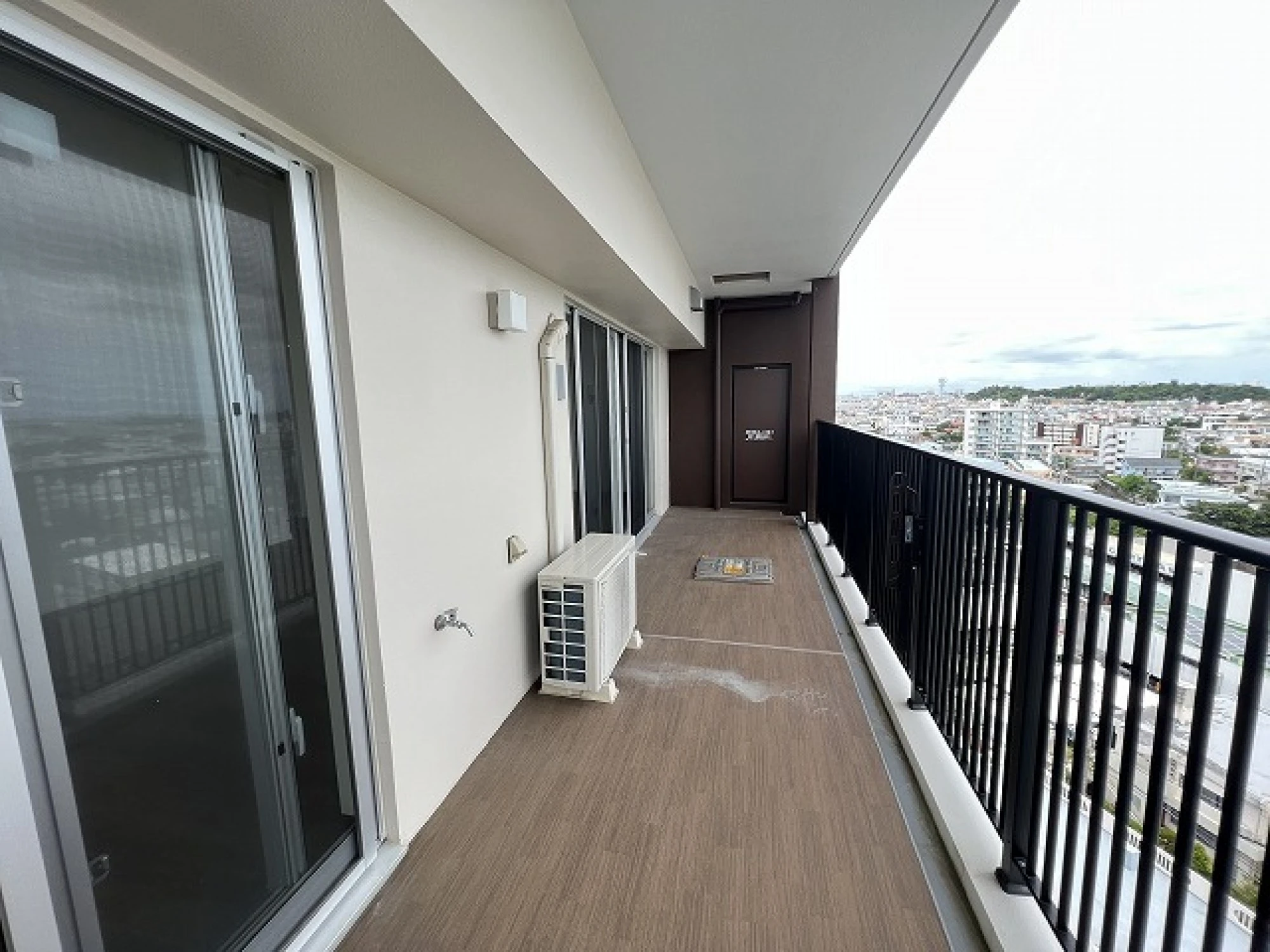 High rise tower condo. on the 8F by Rycom Shopping Mall画像