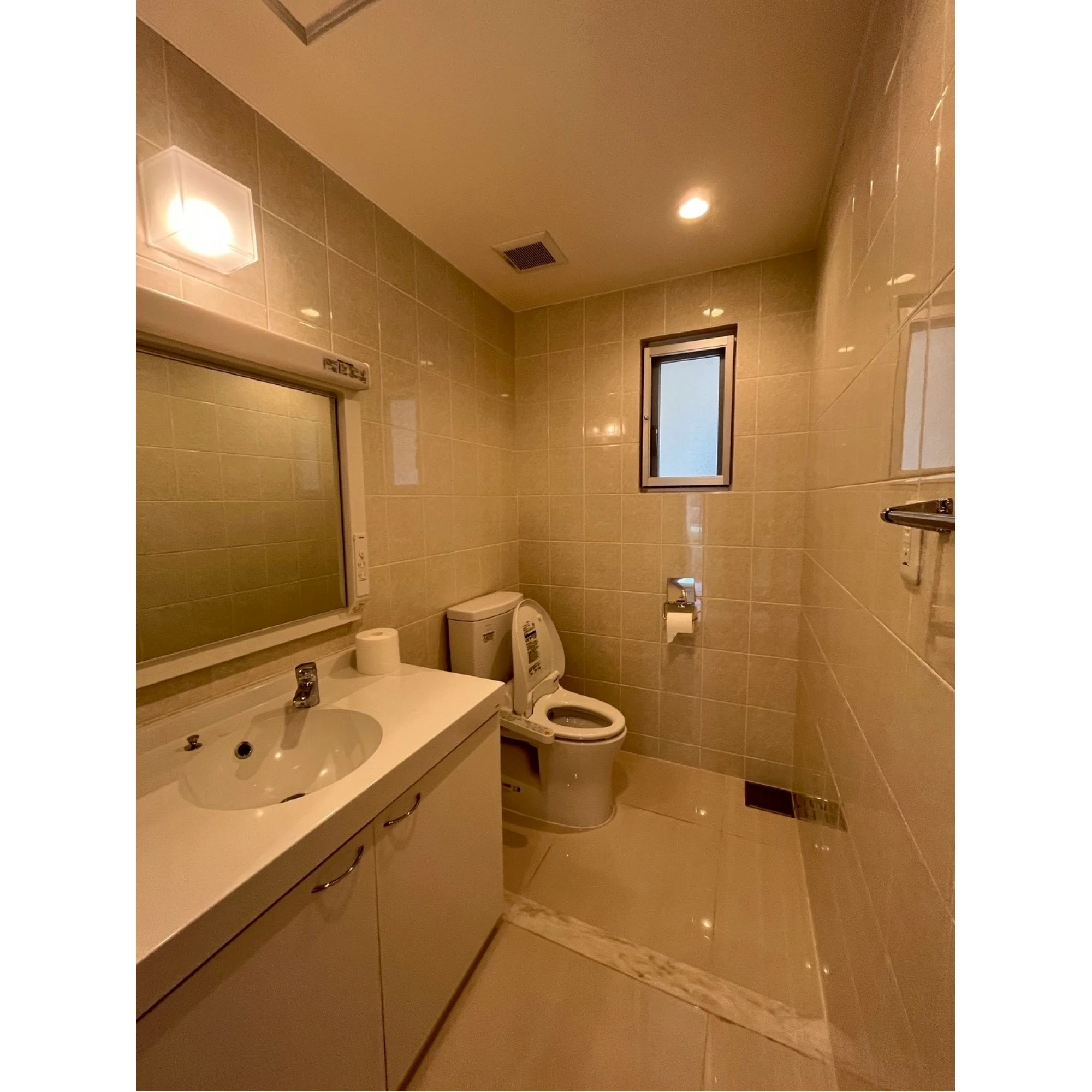 Big 3 berooms single house with carport is available now!!!画像