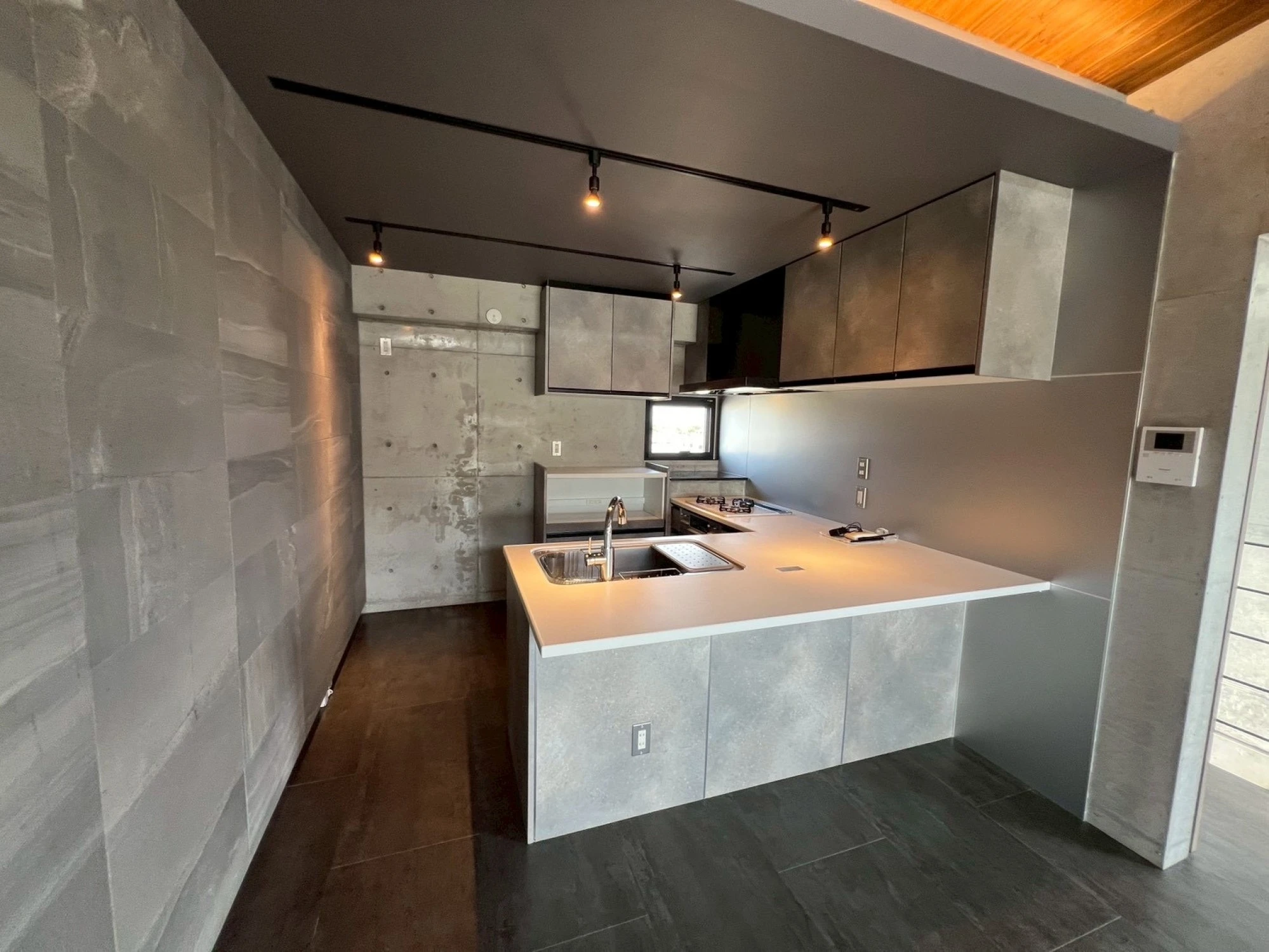 Modern Beautiful Apartment available NOW!!!画像