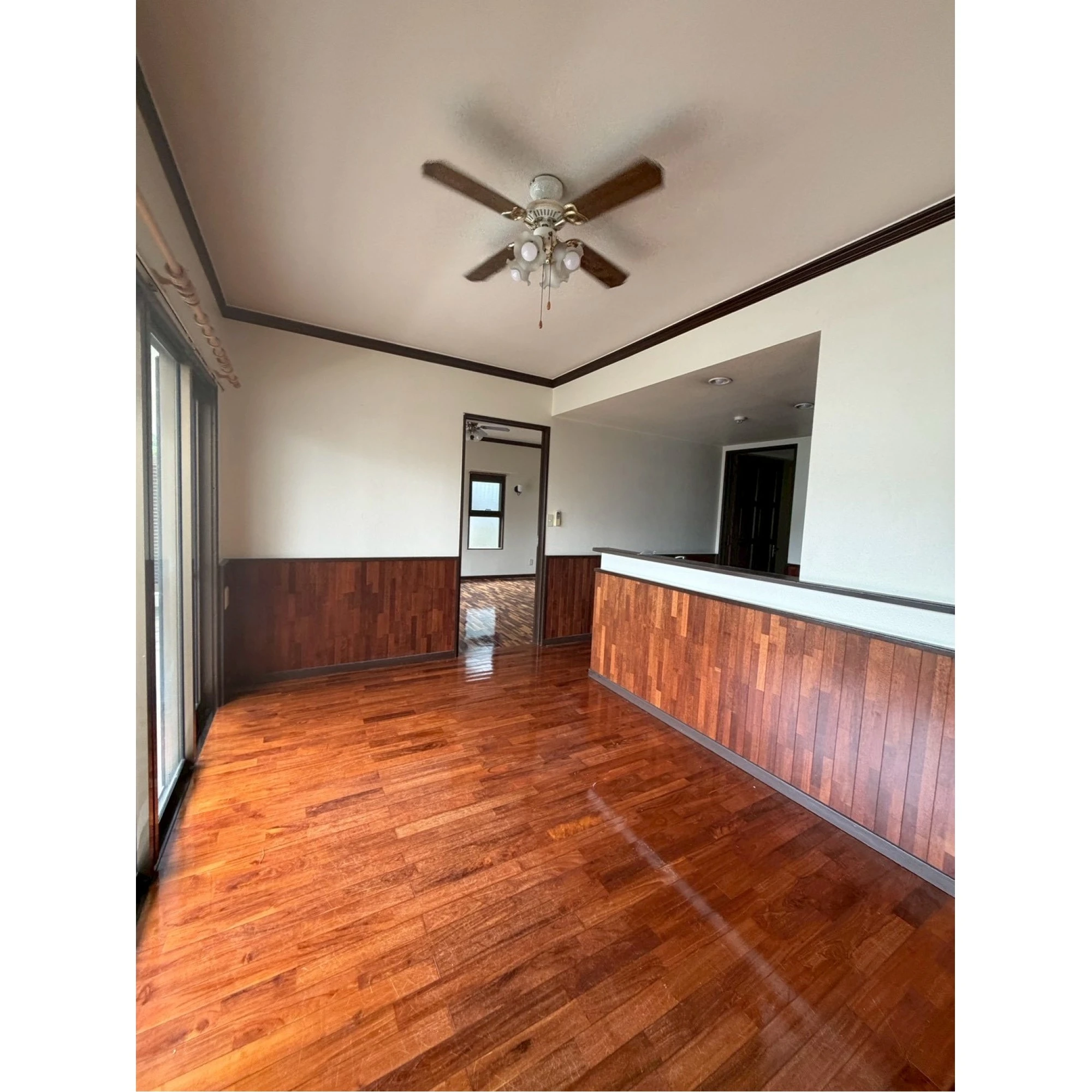 Beautiful wood work apt. in the convenient location!画像