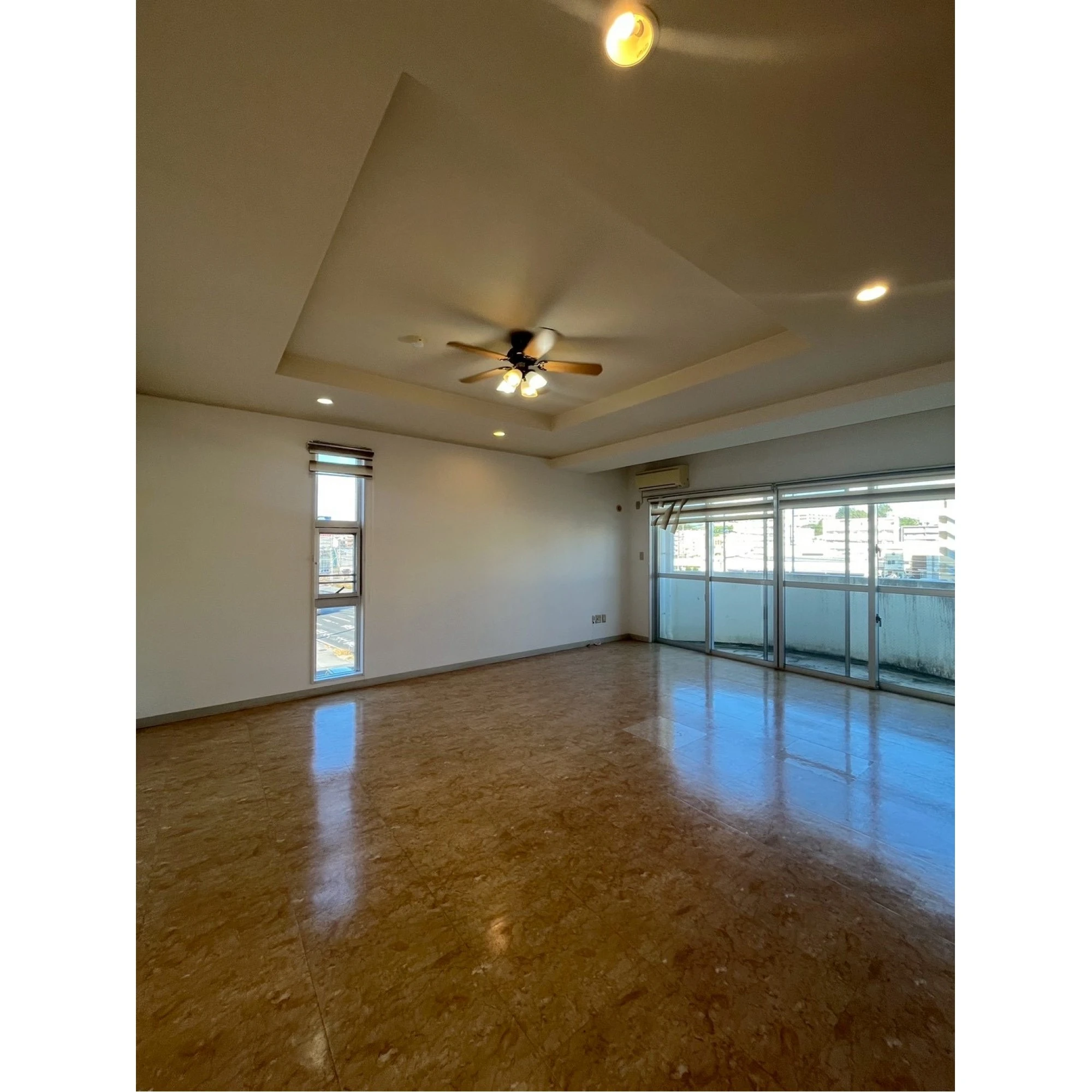 Great location by American Village apt is coming soon！！！画像