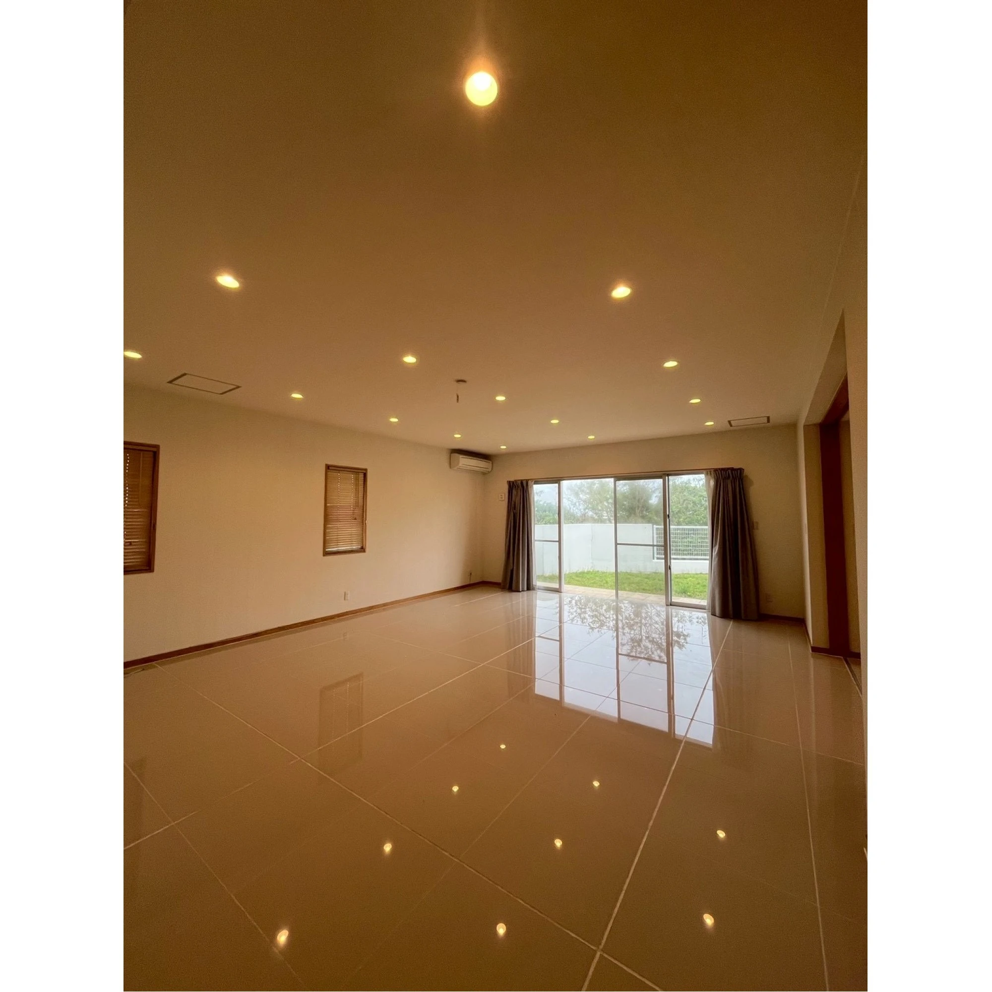 Big 3 berooms single house with carport is available now!!!画像