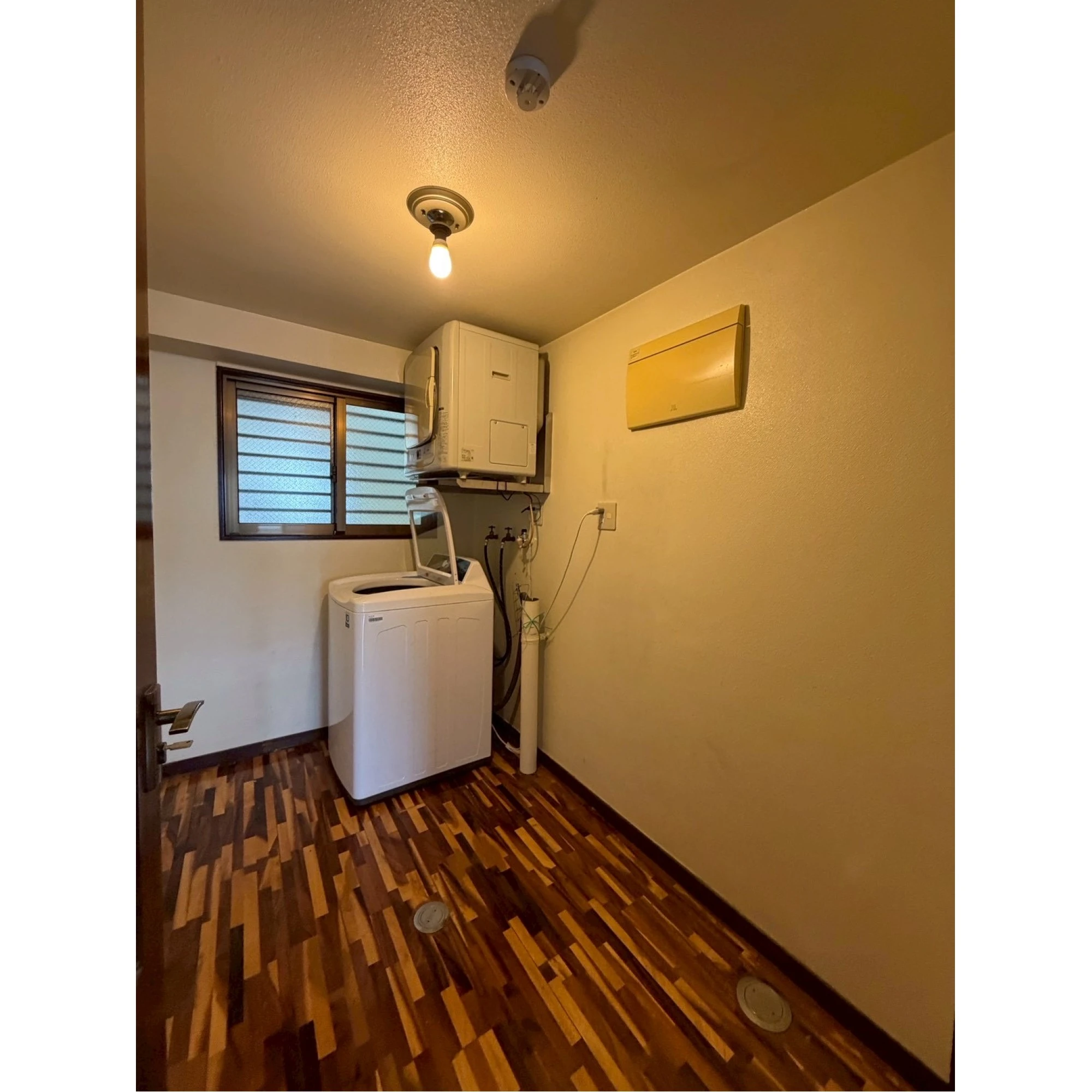 Beautiful wood work apt. in the convenient location!画像