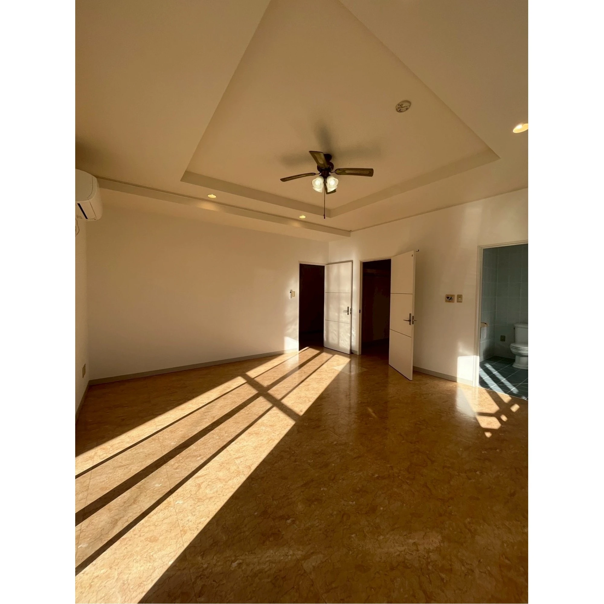 Great location by American Village apt is coming soon！！！画像