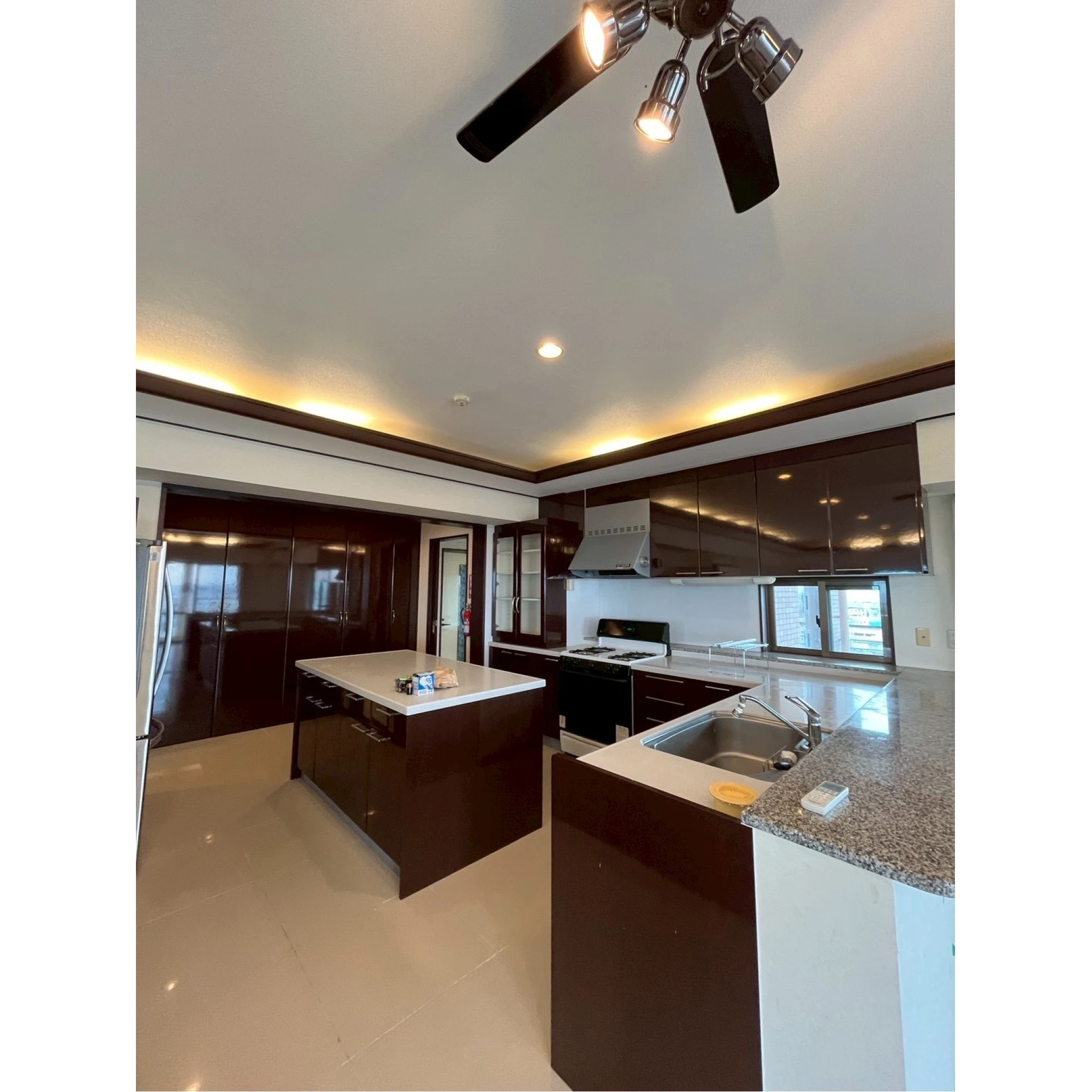 Huge apt. close KAB Gate2!!!画像