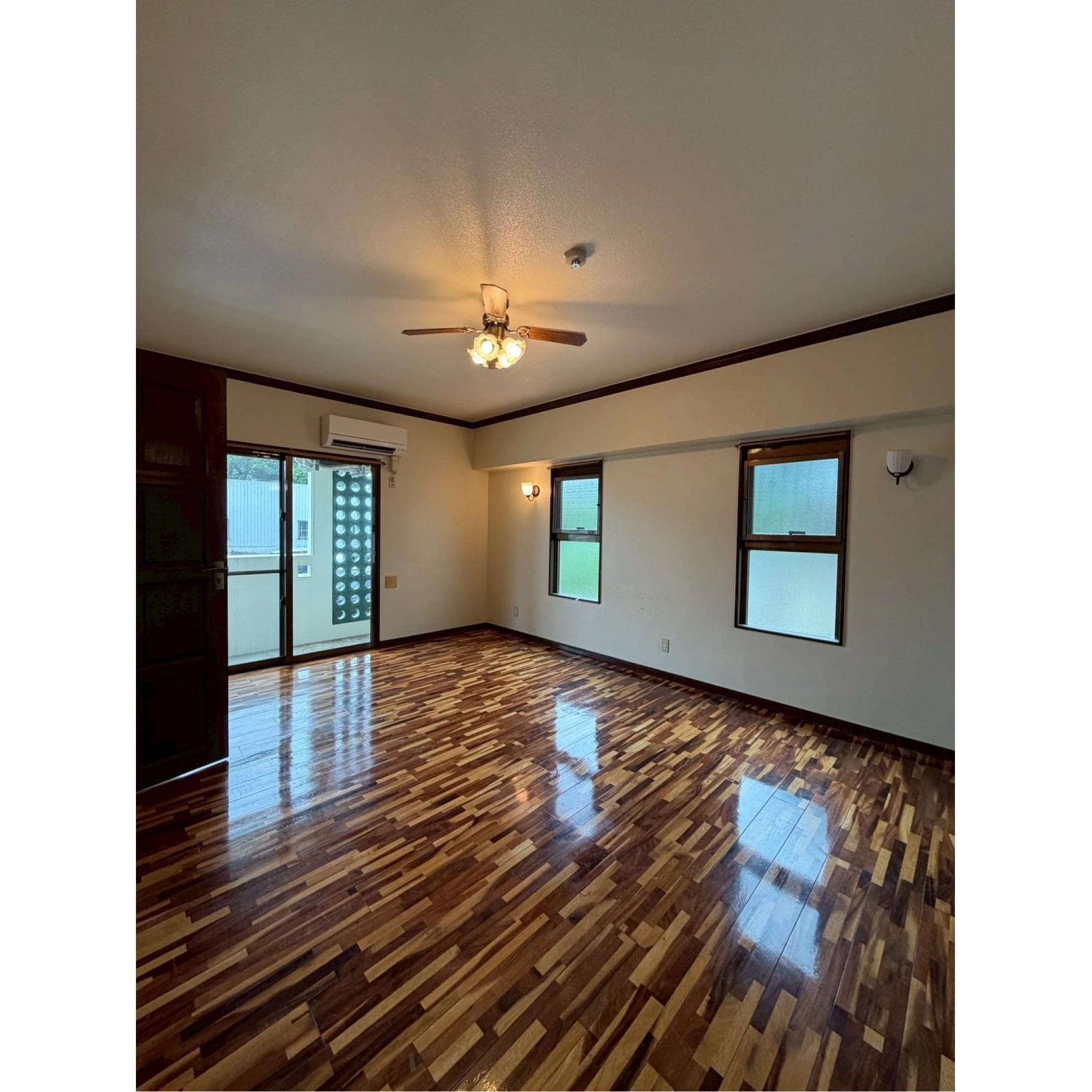 Beautiful wood work apt. in the convenient location!画像