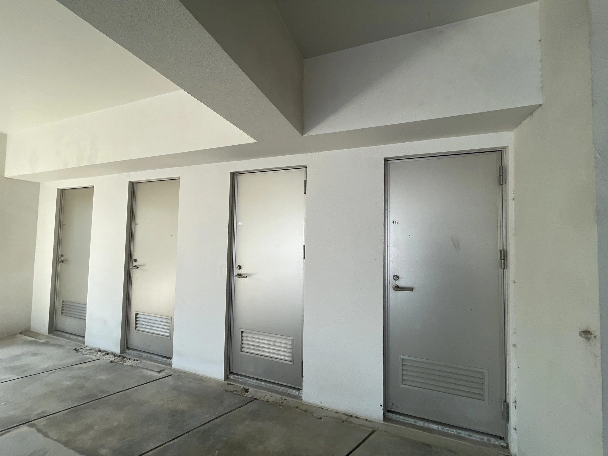 Ocean View condominium by CapeMaeda画像　Personal storage for each unit.