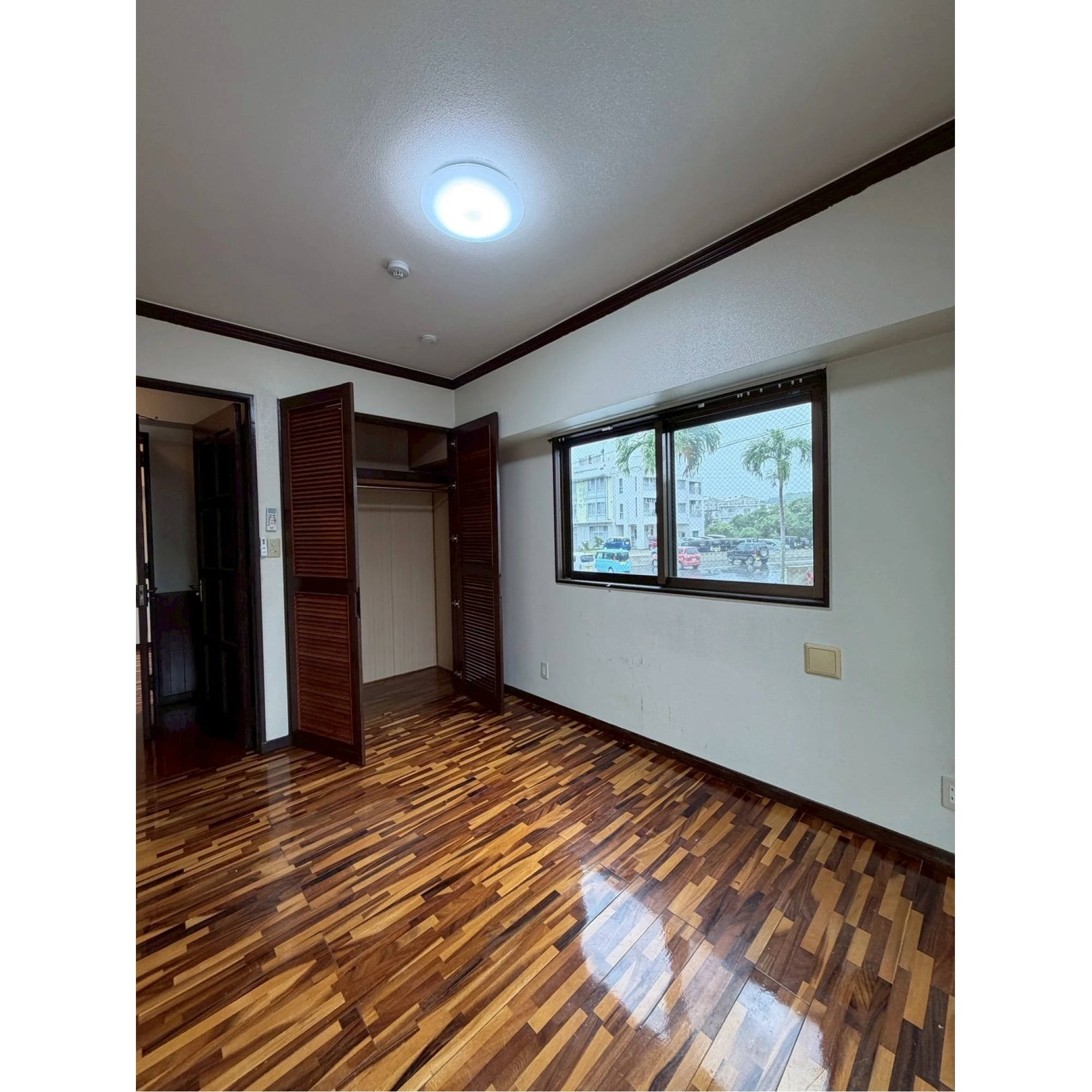 Beautiful wood work apt. in the convenient location!画像