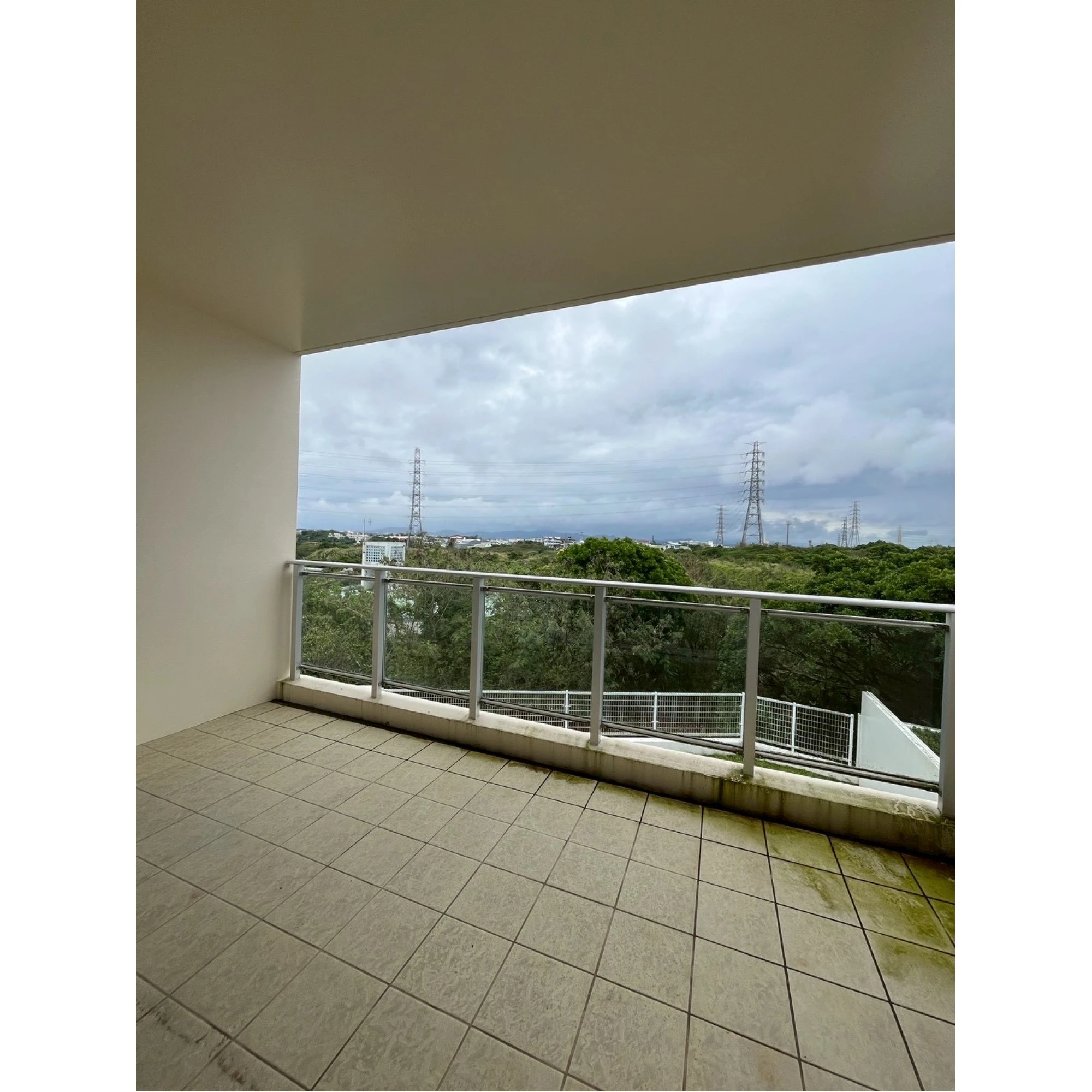 Big 3 berooms single house with carport is available now!!!画像