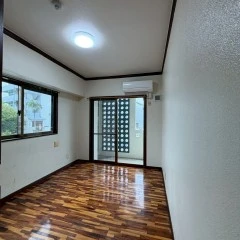 Beautiful wood work apt. in the convenient location!画像サムネイル