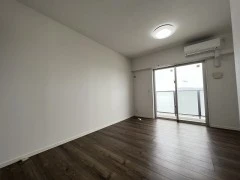 High rise tower condo. on the 8F by Rycom Shopping Mall画像サムネイル