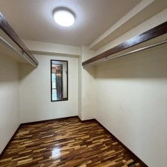 Beautiful wood work apt. in the convenient location!画像サムネイル
