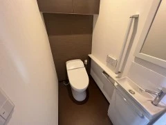 High rise tower condo. on the 8F by Rycom Shopping Mall画像サムネイル