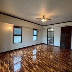 Beautiful wood work apt. in the convenient location!画像サムネイル