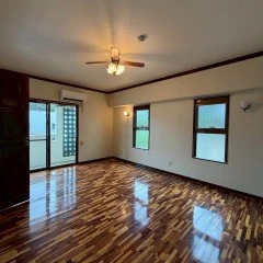 Beautiful wood work apt. in the convenient location!画像サムネイル