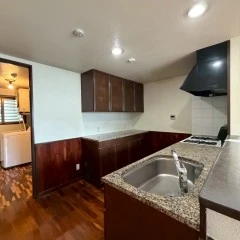 Beautiful wood work apt. in the convenient location!画像サムネイル