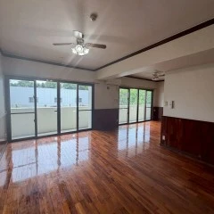 Beautiful wood work apt. in the convenient location!画像サムネイル